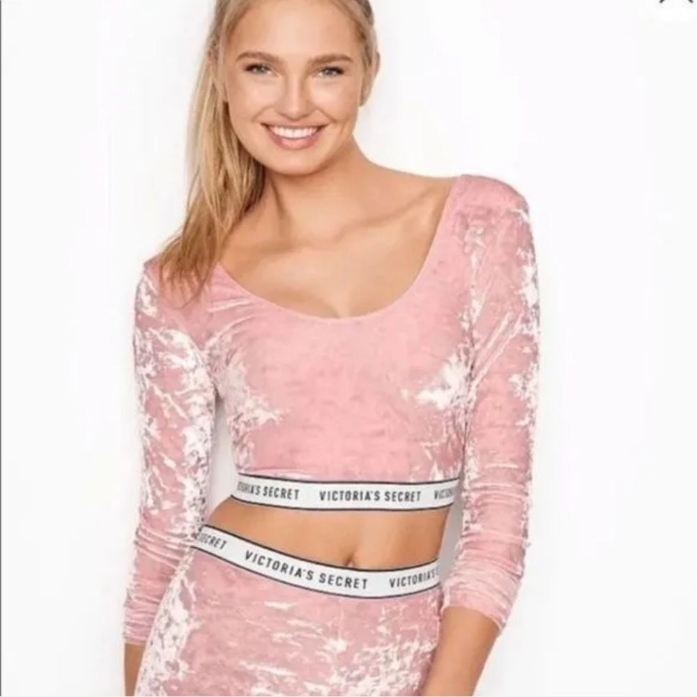 Victoria's Secret -473 NWOT Pink Crushed‎ Velvet Logo Crop Long Sleeve Medium